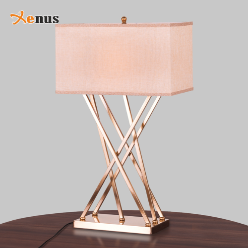 Cross Leg Table Lampe